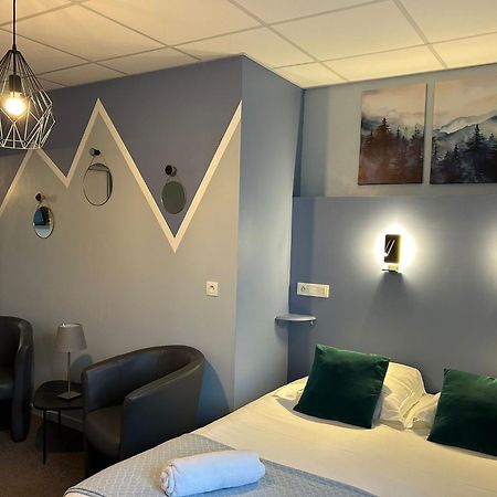 Logis Hotel De Paris Murol Exteriör bild