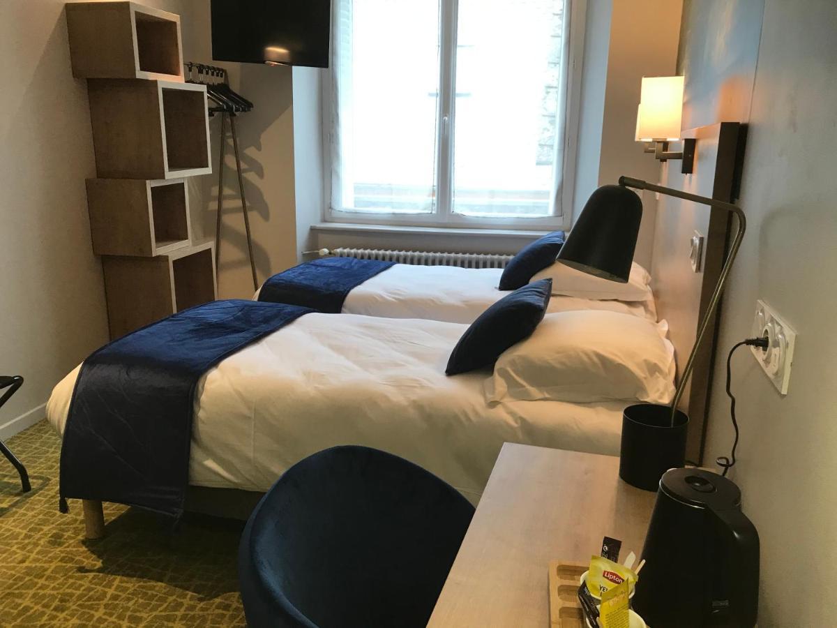 Logis Hotel De Paris Murol Exteriör bild