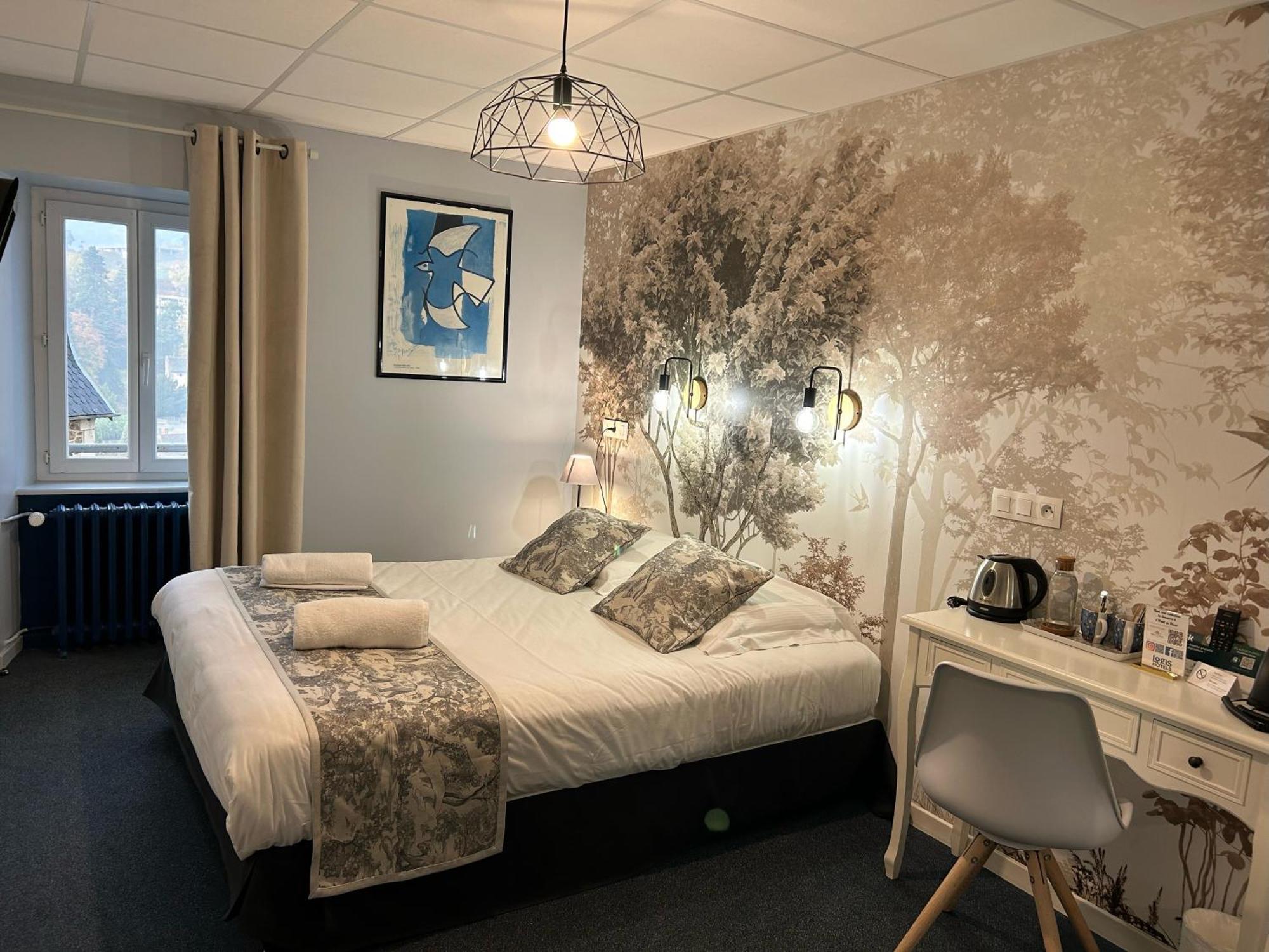 Logis Hotel De Paris Murol Exteriör bild