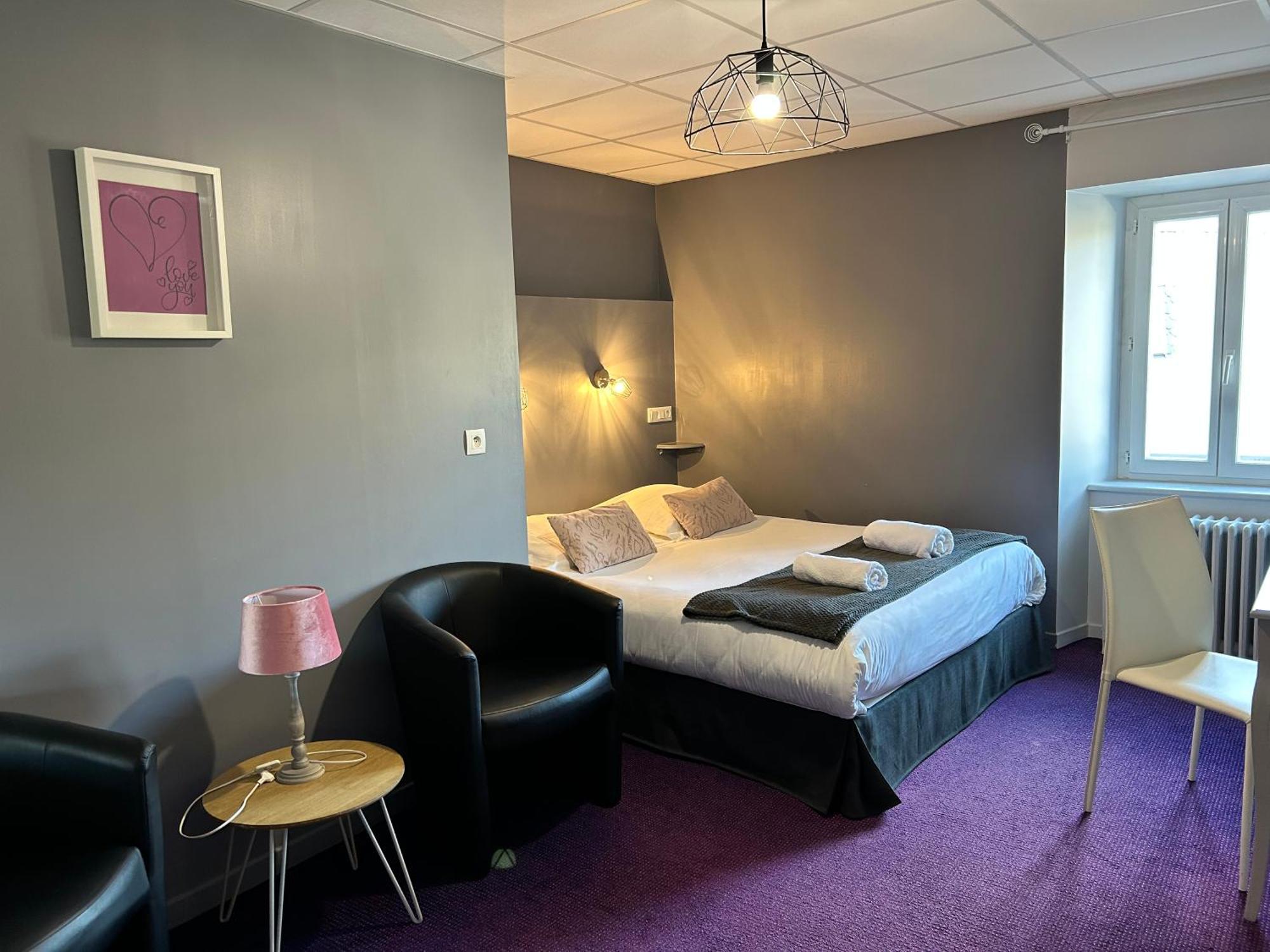 Logis Hotel De Paris Murol Exteriör bild
