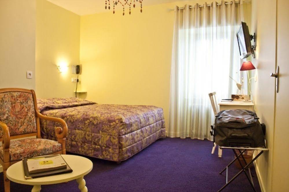 Logis Hotel De Paris Murol Exteriör bild